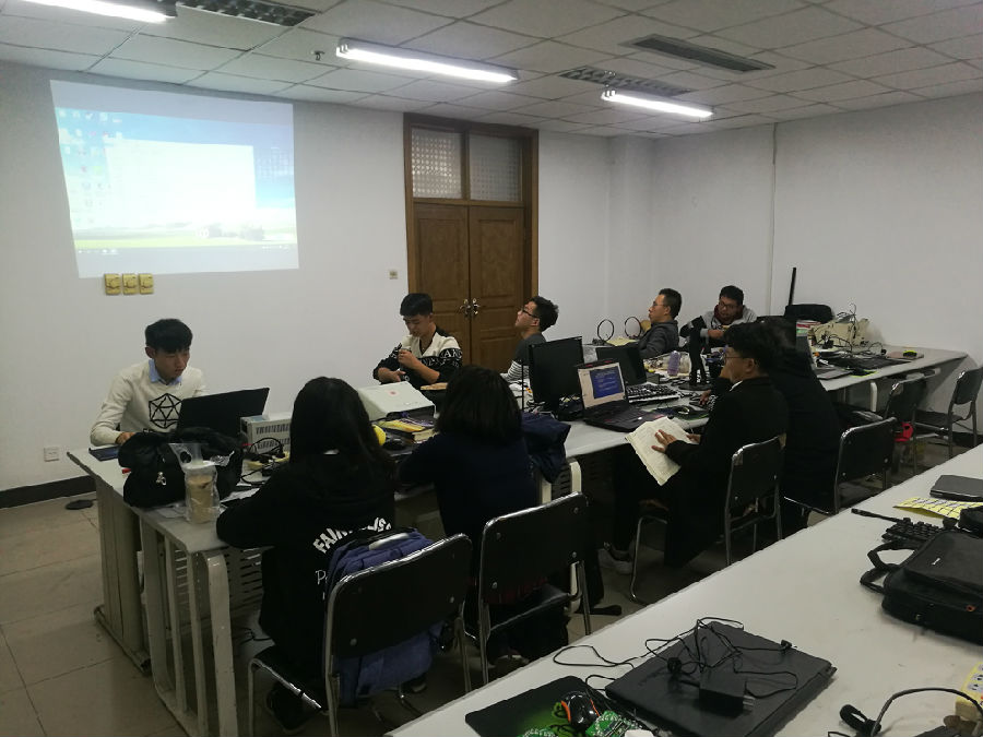 2017.11.11智能车小车制作培训IMG_20171111_193446.jpg