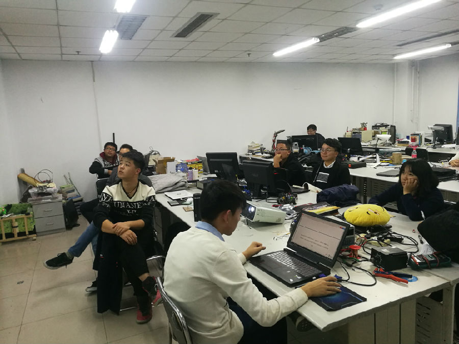 2017.11.11智能车小车制作培训IMG_20171111_193503.jpg